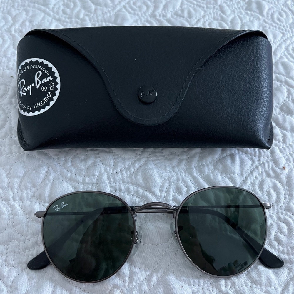 Ray-Ban Black and Red Packaging